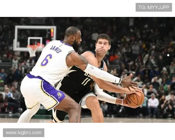 NBA最新动态:詹姆斯领衔湖人横扫对手,字母哥三双带领雄鹿逆转获胜 NBA最新动态:詹姆斯领衔湖人横扫对手,字母哥三双带领雄鹿逆转获胜