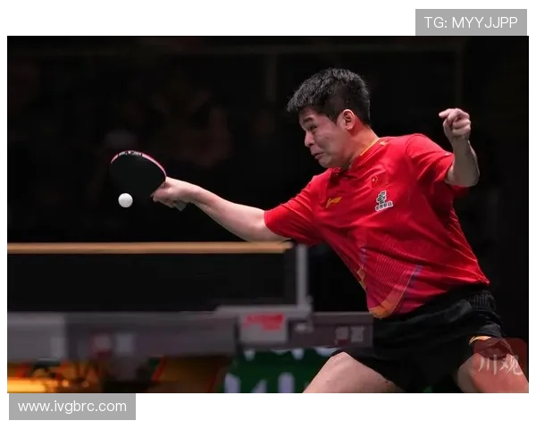 世界杯揭幕战精彩上演，东道主队迎战劲敌，全场紧张激烈掀起热潮